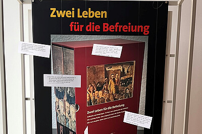 Detail der aktuellen Schaufenstergestaltung mit dem Cover der Publikation