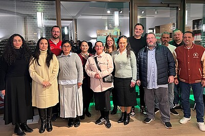 Gruppenfoto mit Teilnehmer*innen des Auftakttreffens am 13. April im Geschichtsort Stadthaus