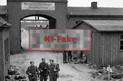 KI-generiertes Fake-Foto schwarzweiß mit Eingangstor