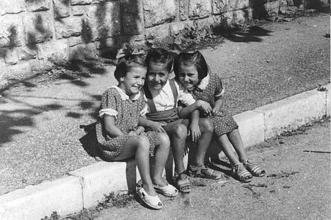 Sergio mit seinen Cousinen Tatiana und Andra im September 1943