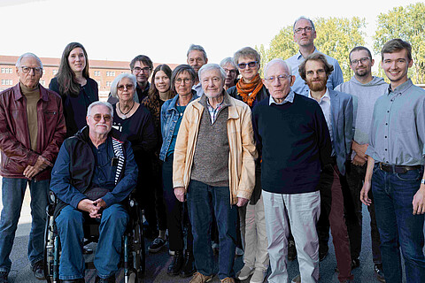 Gruppenfoto einiger Mitglieder des Arbeitskreis Kirchliche Gedenkstättenarbeit